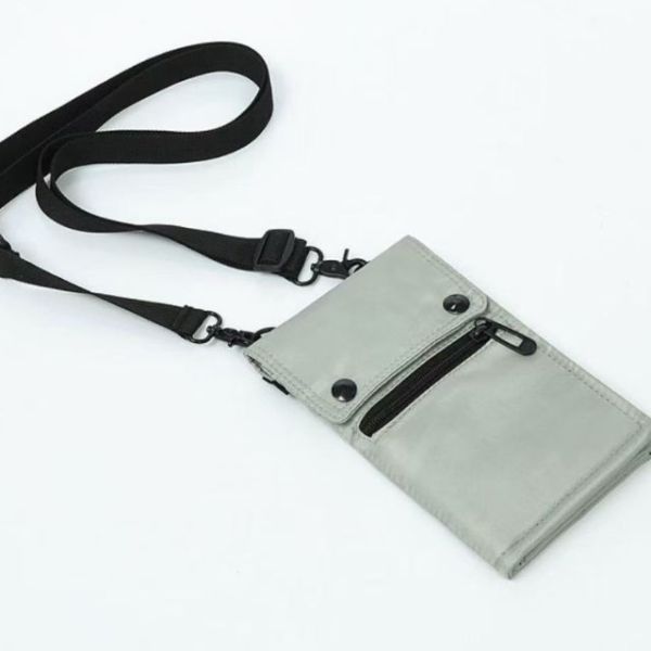 企業訂製多收納便攜手機袋，斜揹設計配多層間隔，印有品牌 Logo 的實用商務禮品 - BeGiftHK