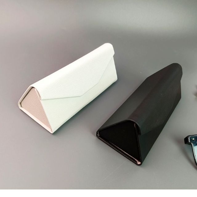 摺疊眼鏡盒訂製_三角形磁吸設計_黑色PU皮革壓印Logo_便攜眼鏡收納1