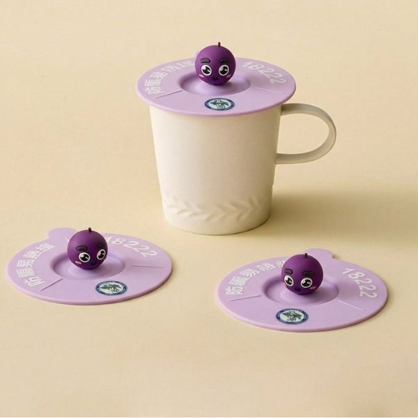 3D立體矽膠杯蓋訂製_紫色防騙熱線宣傳品_客製化吉祥物滴膠開模_食品級防塵防漏杯蓋